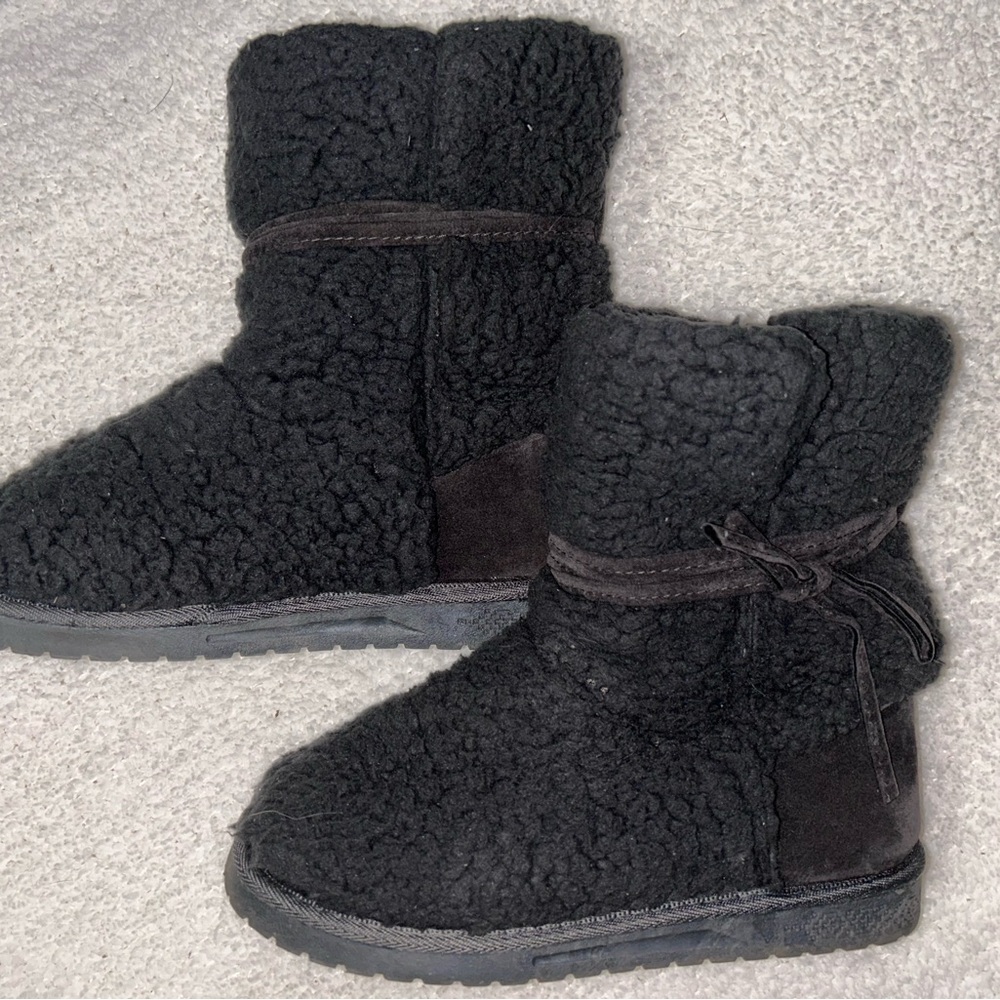 Muk Luks Kids Black Sherpa Tie-Back Boots